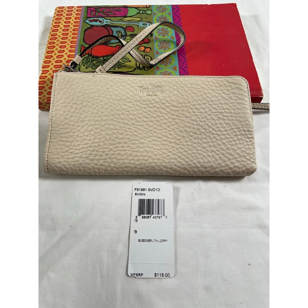 NWT Coach Women Ivory Leather Wallet Clutch